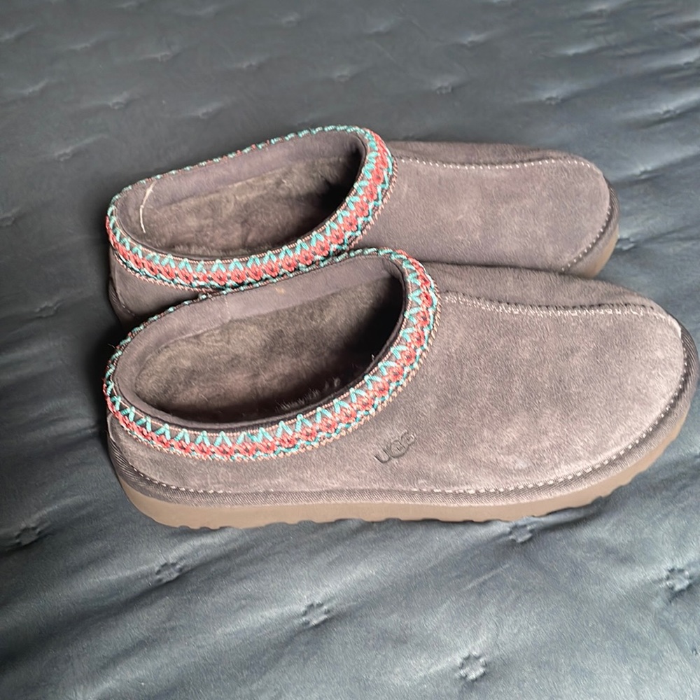 UGG SLIPPERS